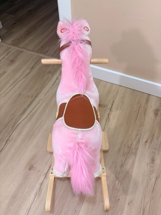 Caballo balancín rosa peluche