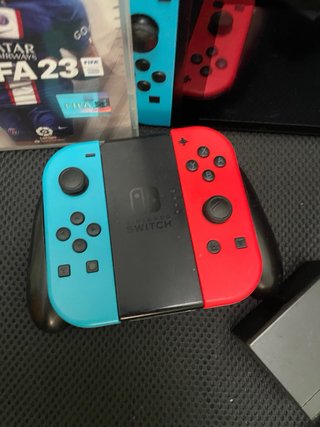 Nintendo Switch V2 + FIFA 23 + Joy-Con