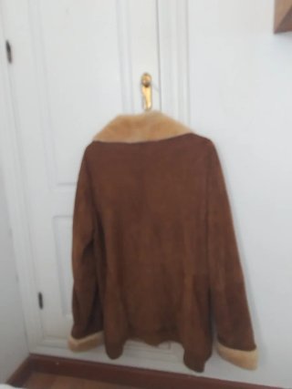 Chaqueta de piel con borreguito