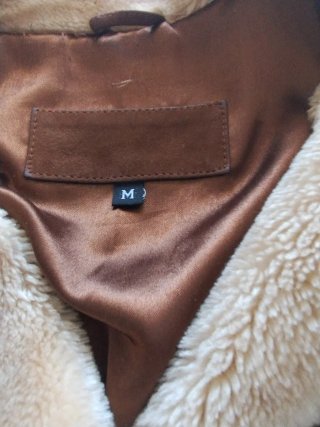 Chaqueta de piel con borreguito