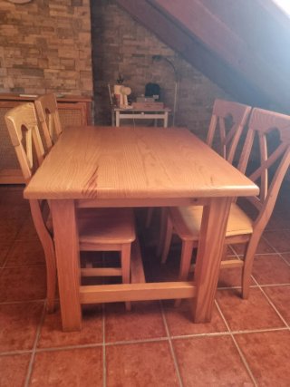 Mesa y 4 Sillas Madera Maciza
