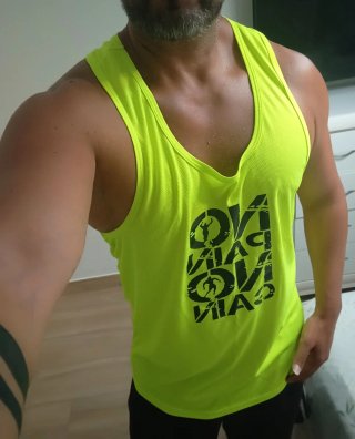 Camiseta tirantes gym fosforito