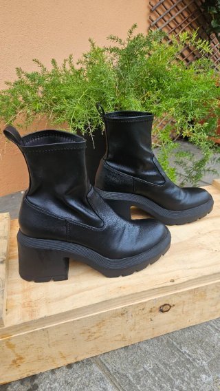 Botín Stradivarius Talla 39 Negro