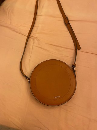 Bolso Parfois redondo camel