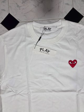Camiseta Comme des Garçons PLAY Corazón Rojo Talla