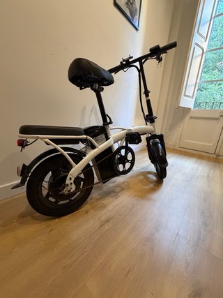 Bicicleta Eléctrica Plegable Blanca