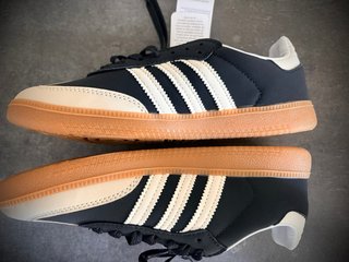 Adidas Samba Zapatillas Beige y Negro
