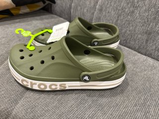 Sandalias Crocs Bayaband Clog Verde Talla 42
