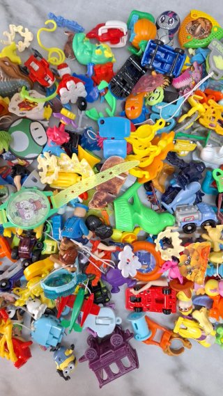 LOTE FIGURAS KINDER SORPRESA Y OTROS