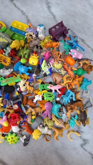 LOTE FIGURAS KINDER SORPRESA Y OTROS
