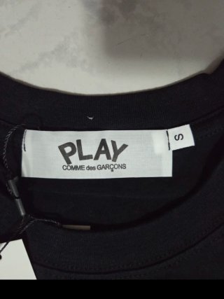 Camiseta Comme des Garçons PLAY Negra Talla M