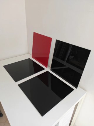 Pannelli Vetro Magnetici Design Neri e Rossi