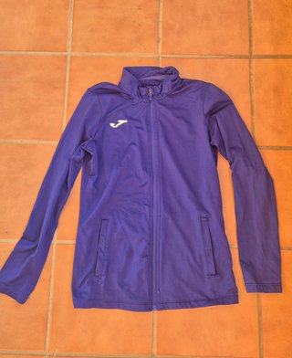Sudadera Joma morada con cremallera
