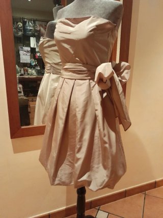 Vestido fiesta palabra de honor beige/dorado