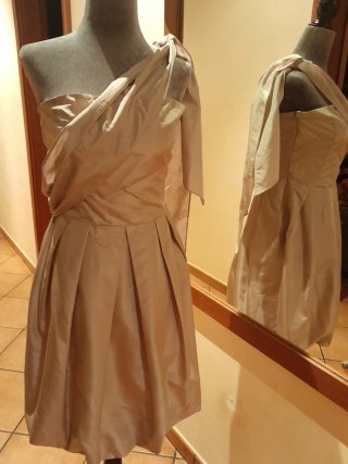 Vestido fiesta palabra de honor beige/dorado