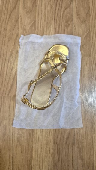 Sandalias doradas tacón fino