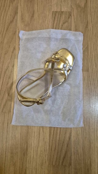 Sandalias doradas tacón fino