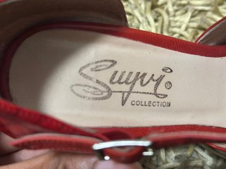 Tacones de baile rojos con tiras