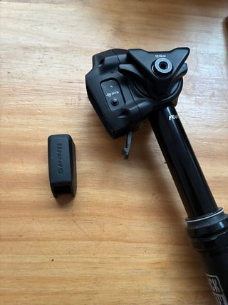 Tija telescópica inalámbrica Rockshox Reverb AXS