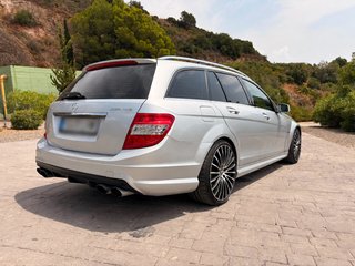 Mercedes-Benz C63 AMG 2010 (457cv)