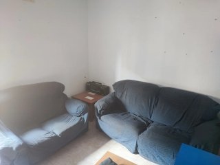 Sofá y sillón de tela gris