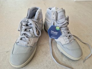 New Balance 650 Gris con etiquetas
