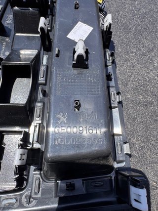 Consola Central Peugeot 3008 II 9848700077