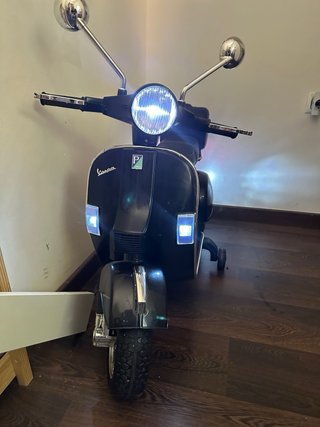 Moto Vespa Negra Scooter de niñ@ de bateria
