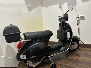 Moto Vespa Negra Scooter de niñ@ de bateria