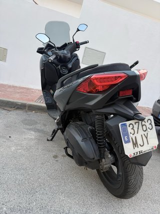 Yamaha XMAX Tech MAX 125 Negra