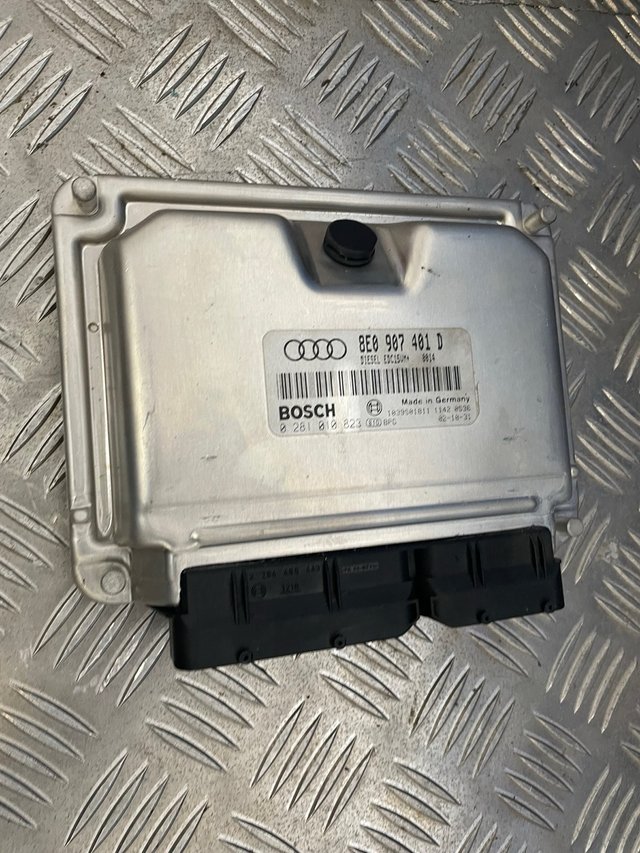 Centralita Motor Audi 8E0 907 401 D