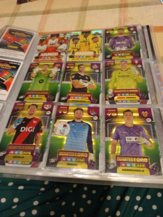 Álbum LALIGA Adrenalyn 2025-26 casi completo + Caj