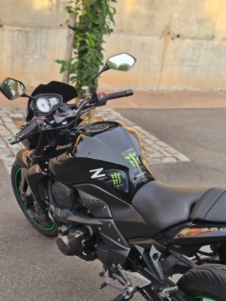 Kawasaki Z750 Negra