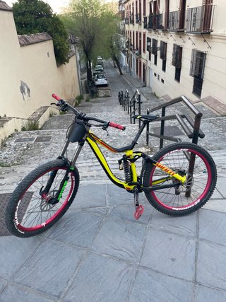 Bicicleta Descenso Giant glory