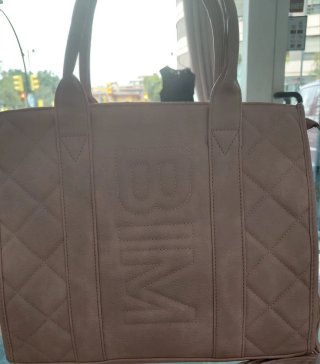 Bolso Beige Acolchado con Iniciales