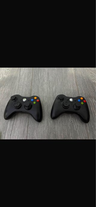 Xbox 360 Negra + 7 Juegos y 2 Mandos