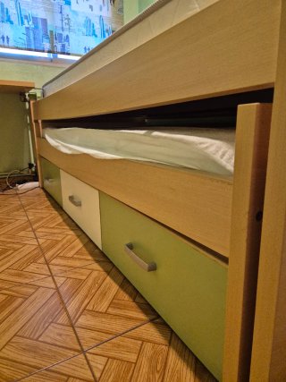 Cama individual con cajones y cama corredera.