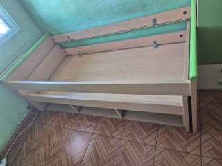Cama individual con cajones y cama corredera.
