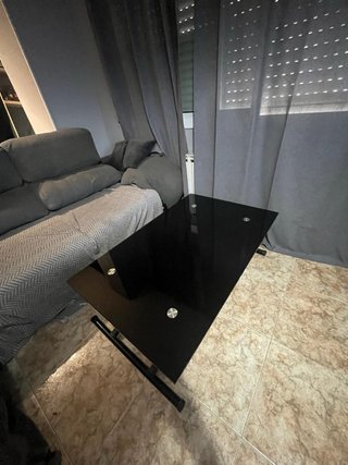 Mesa elevable cristal negro y metal