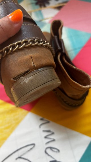 Botines marrones con cadena