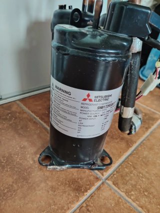 2 Compresores Frigoríficos Mitsubishi Electric.