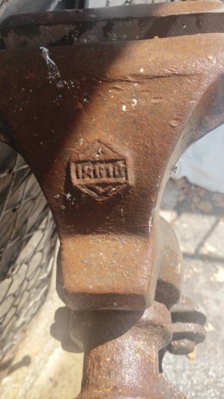 Yunke o tornillo de banco antiguo