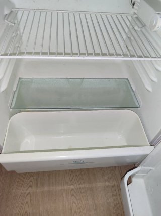 Nevera Aspes Blanca, con congelador