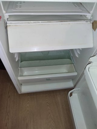 Nevera Aspes Blanca, con congelador
