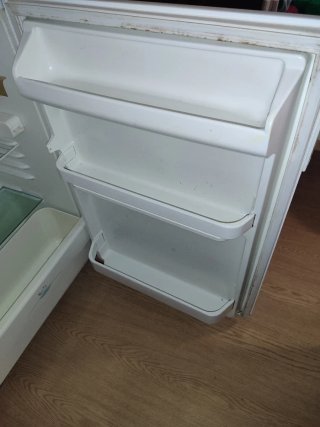 Nevera Aspes Blanca, con congelador