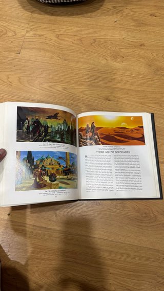 Libro de arte Paradox: The Art of Stephen Youll,