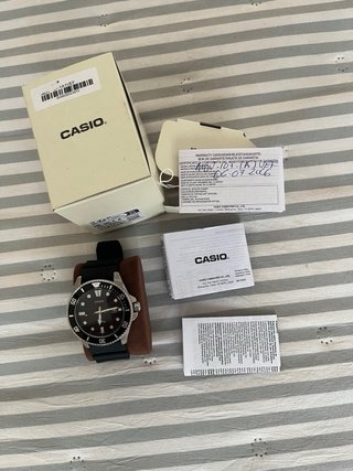 Casio MDV-107 Reloj Negro y Plateado