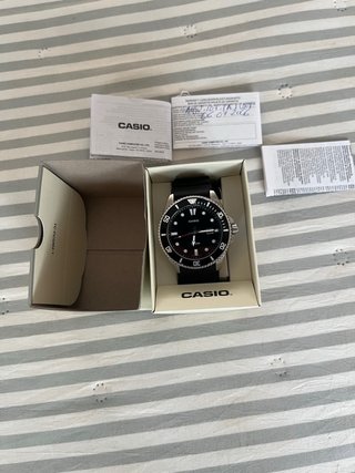 Casio MDV-107 Reloj Negro y Plateado