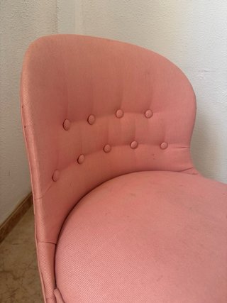 Sillón rosa estilo clásico