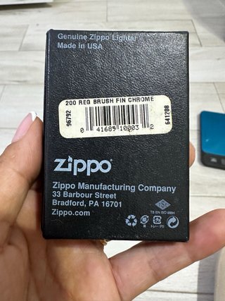 Accendino Zippo con la sua scatola originale